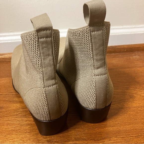 Borne Lightweight Tan Wedge Ankle Boots NWOT - Picture 8 of 10